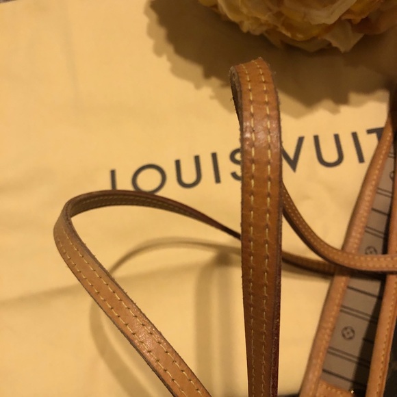 Authentic Louis Vuitton Neverfull MM Bag - Picture 6 of 8